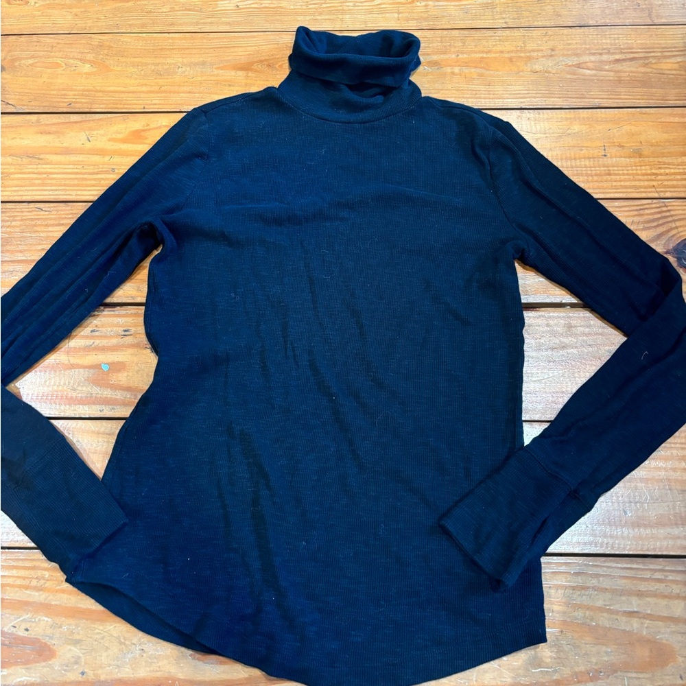 (659) GAP BLACK TURTLENECK